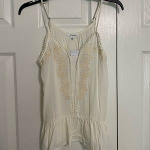 Cream tanktop with detailing